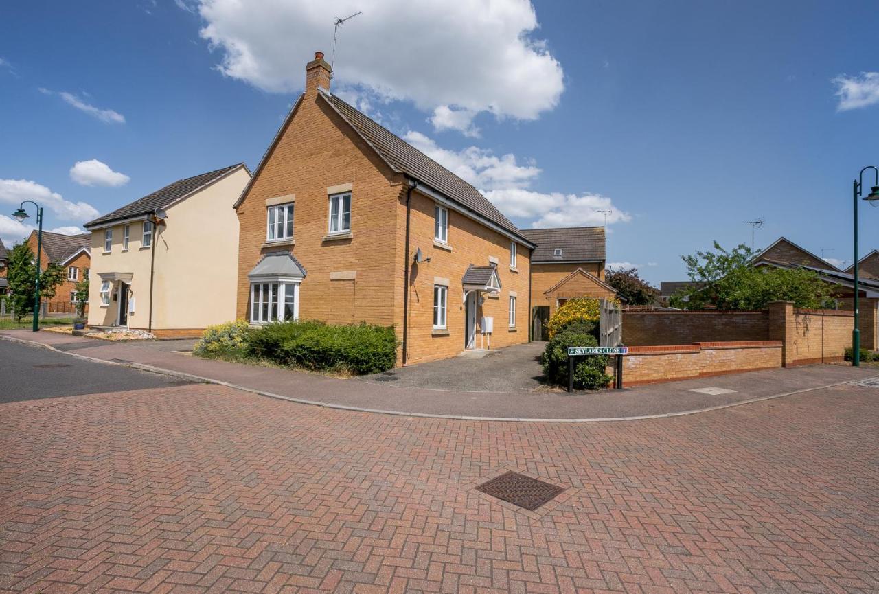 Kvm - Highclere House For Large Groups With Parking By Kvm Stays Hampton Buitenkant foto